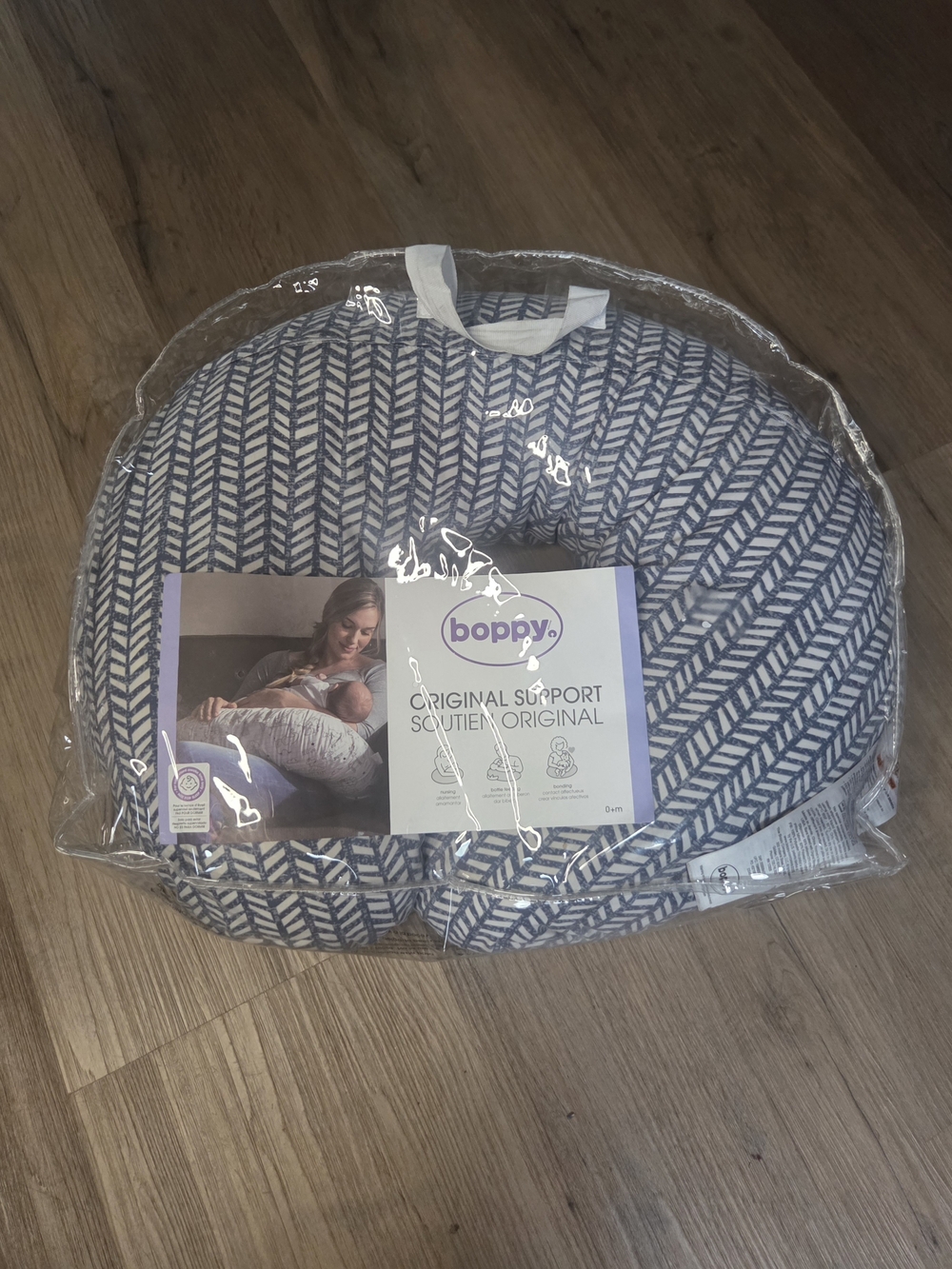 Boppy Original Support Nursing Pillow w/ Extra Cover in Giraffe Print ~ Bin O